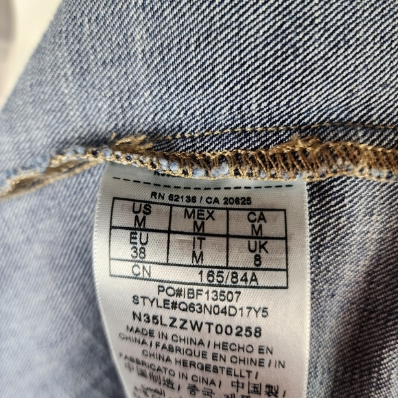 Guess Distressed Denim Vest Medium Blue Wash Button Front Studded Patches Size M - Picture 16 of 16